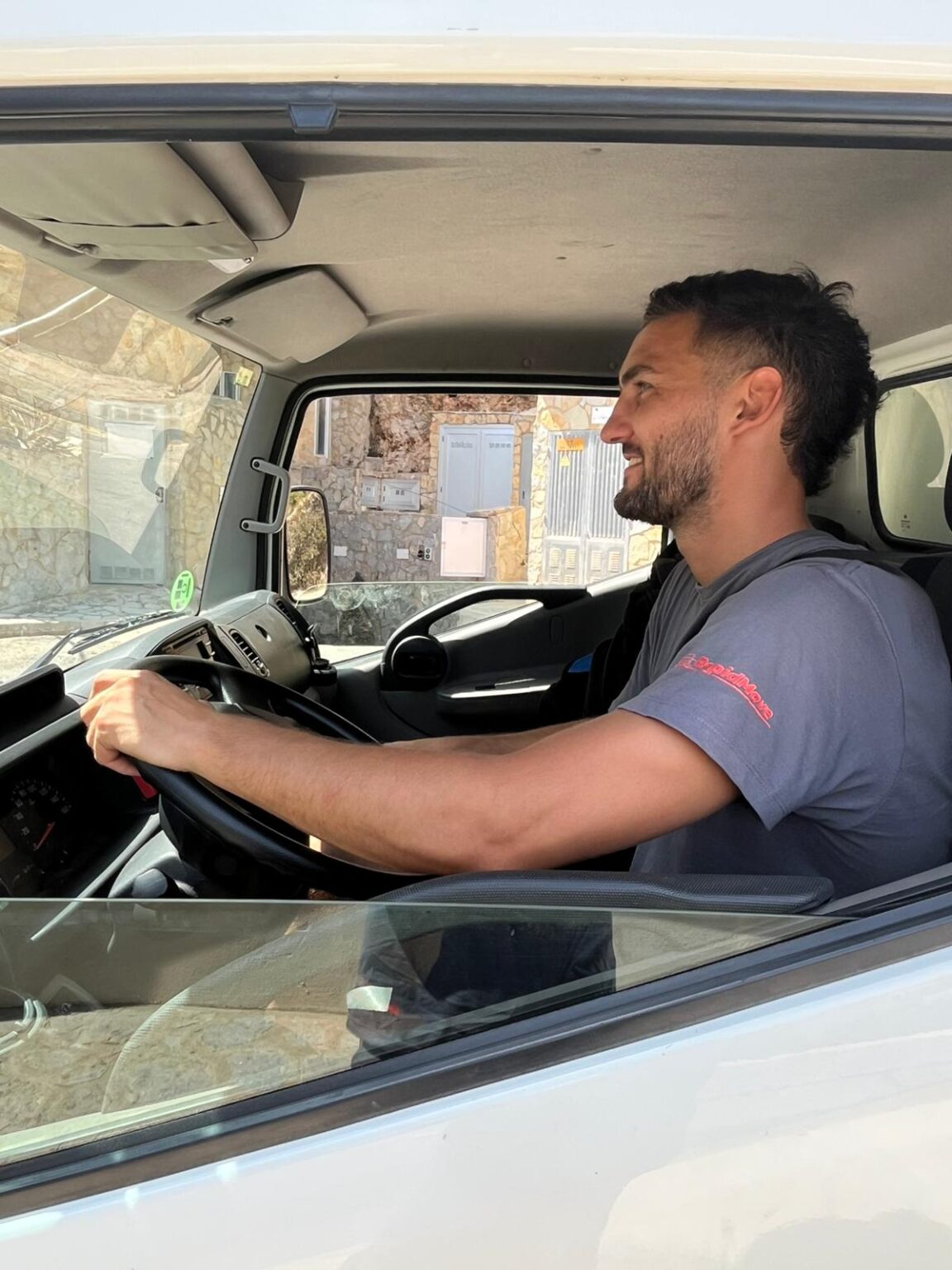 Mudanzas completas con grúa elevadora de viviendas a toda España RAPID MOVE transporte y logistica
